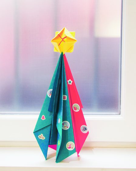 DIY Sapin de Noël en avion de papier